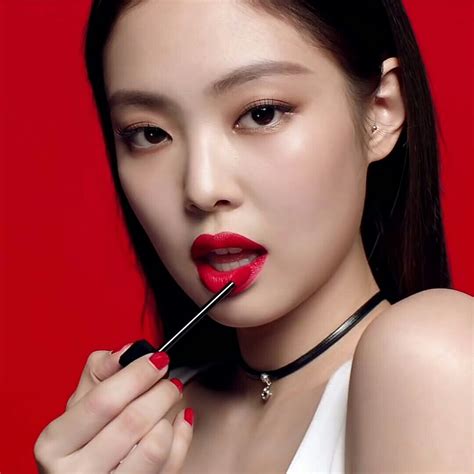 jennie red lipstick